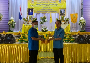มอบอุปกรณ์การเรียน(กระเป๋าเป้นักเรียน) และอุปกรณ์กีฬาพระราชทาน ปีการศึกษา2563